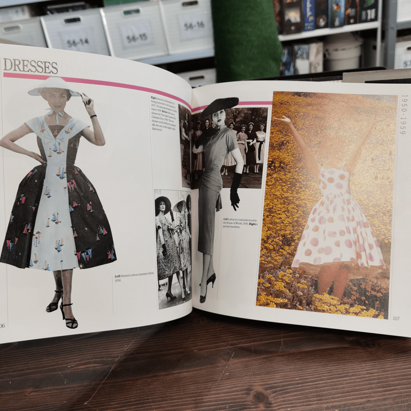 Fashion Source Book - Amy De La Haye