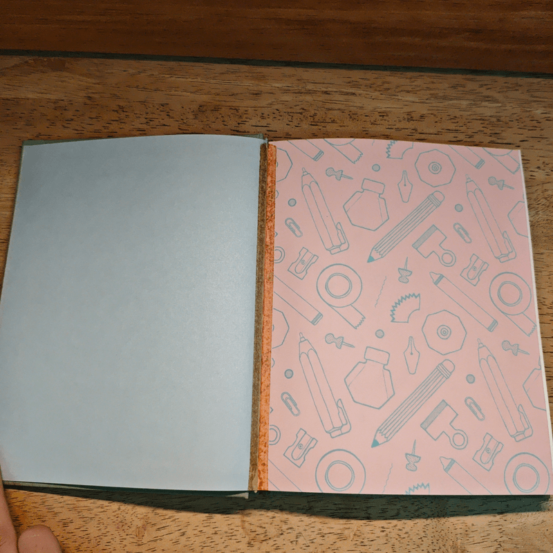 สเตชันเนรีที่รัก เรื่องของเครื่องเขียนชิ้นเล็กๆที่จะมายึดพื้นที่เต็มหัวใจ (ปกแข็ง)