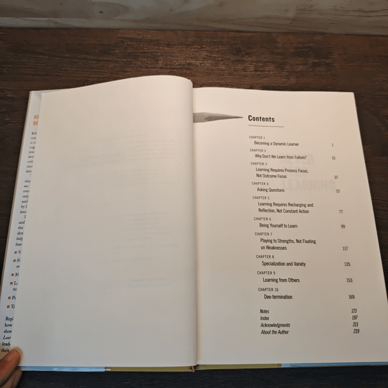 Never Stop Learning: Stay Relevant, Reinvent Yourself, and Thrive - Bradley R. Staats