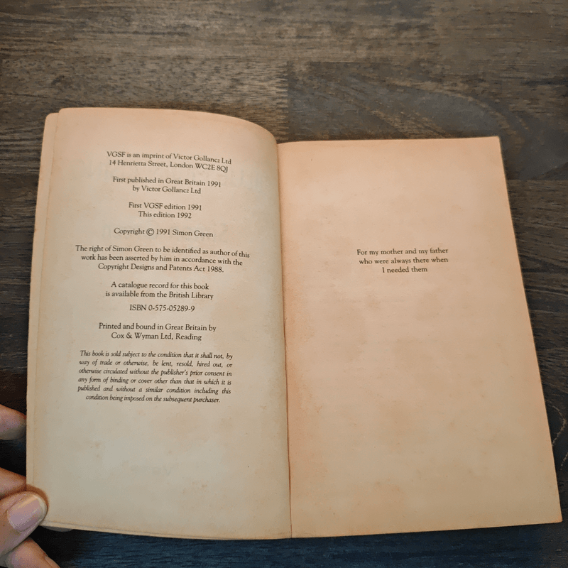 Blue Moon Rising - Simon Green