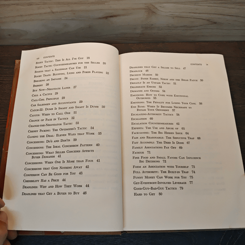 Give & Take: The Complete Guide to Negotiating Strategies & Tactics - Chester L. Karrass