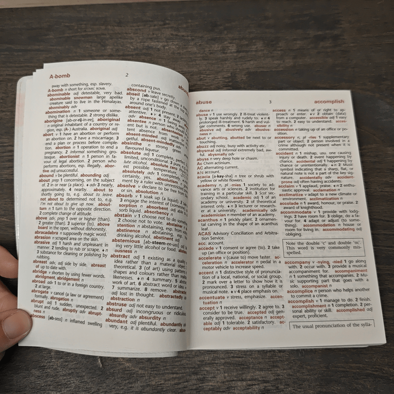 Collins Pocket English Dictionary in Colour