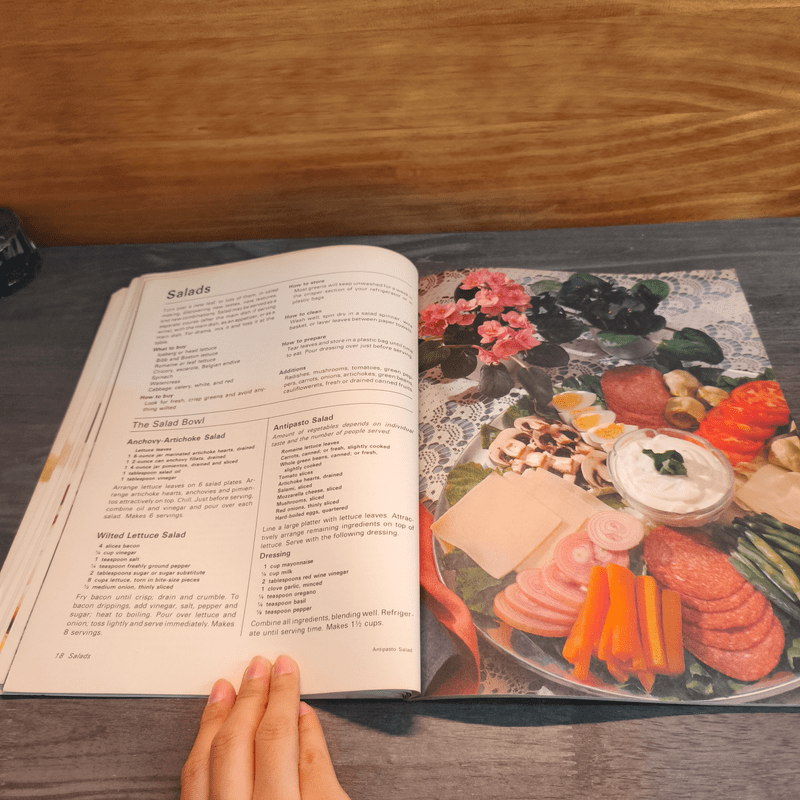 Soup, Salad Sandwich Cookbook - June Turner, Noami Arbit