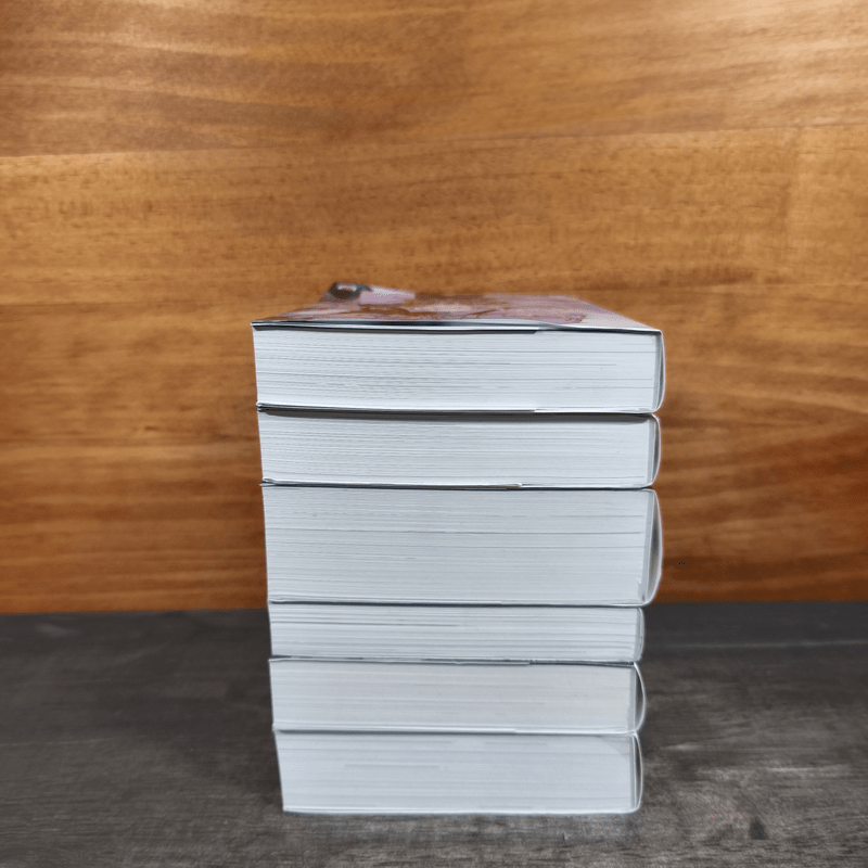 มันผิดรึไงถ้าใจอยากจะพบรักในดันเจี้ยน เล่ม 11-16 - Fujino Omori