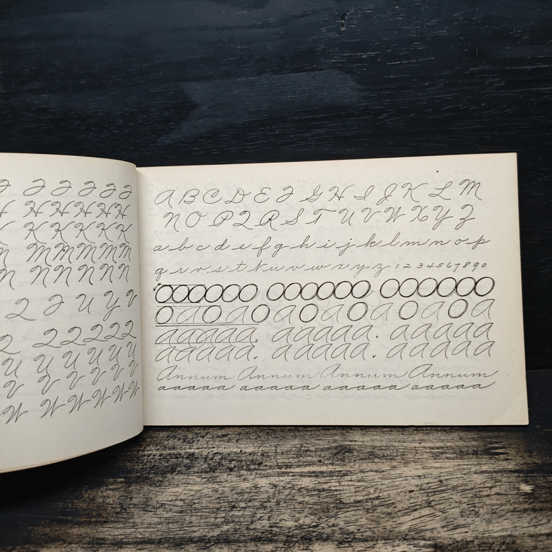 แบบประดิษฐ์อักษรอังกฤษ