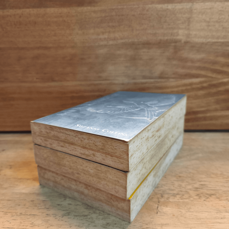 The Hunger Games + Mockingjay + Catching Fire - Suzanne Collins