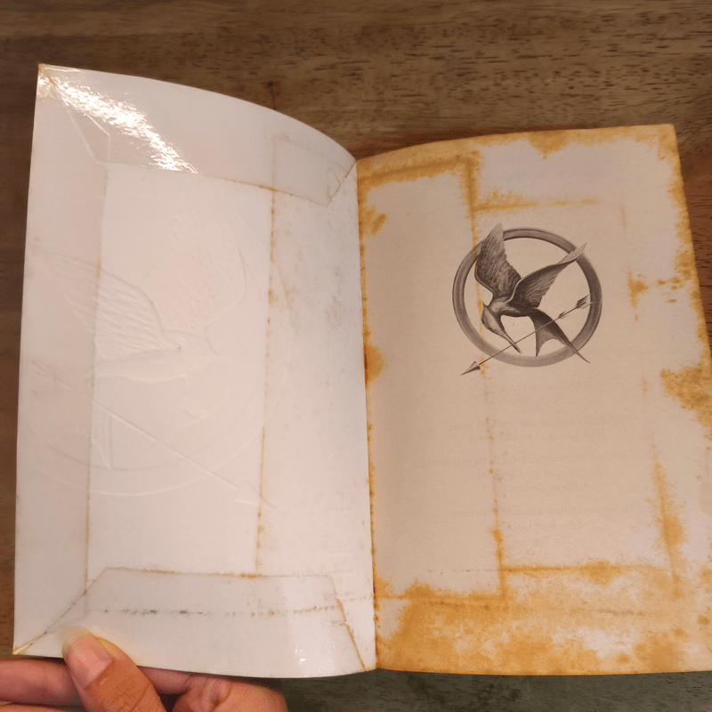 The Hunger Games + Mockingjay + Catching Fire - Suzanne Collins