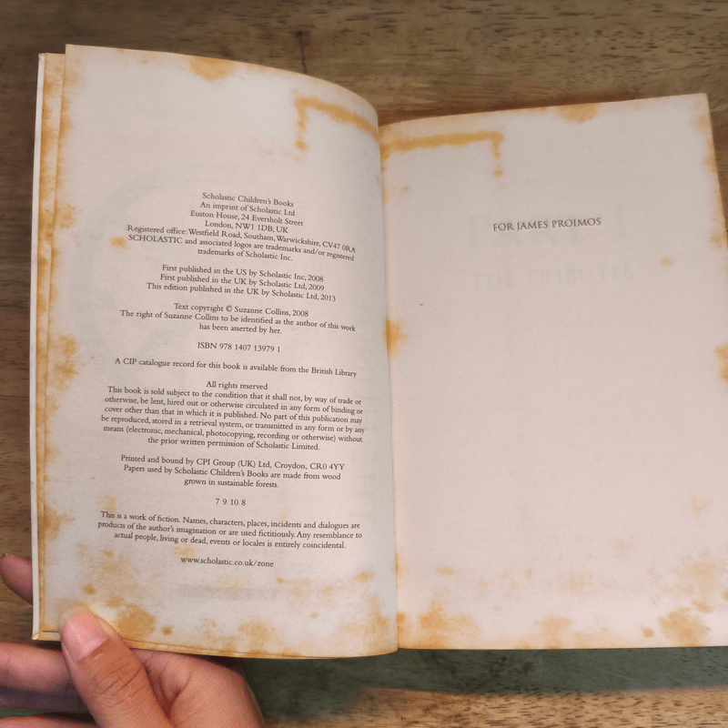 The Hunger Games + Mockingjay + Catching Fire - Suzanne Collins