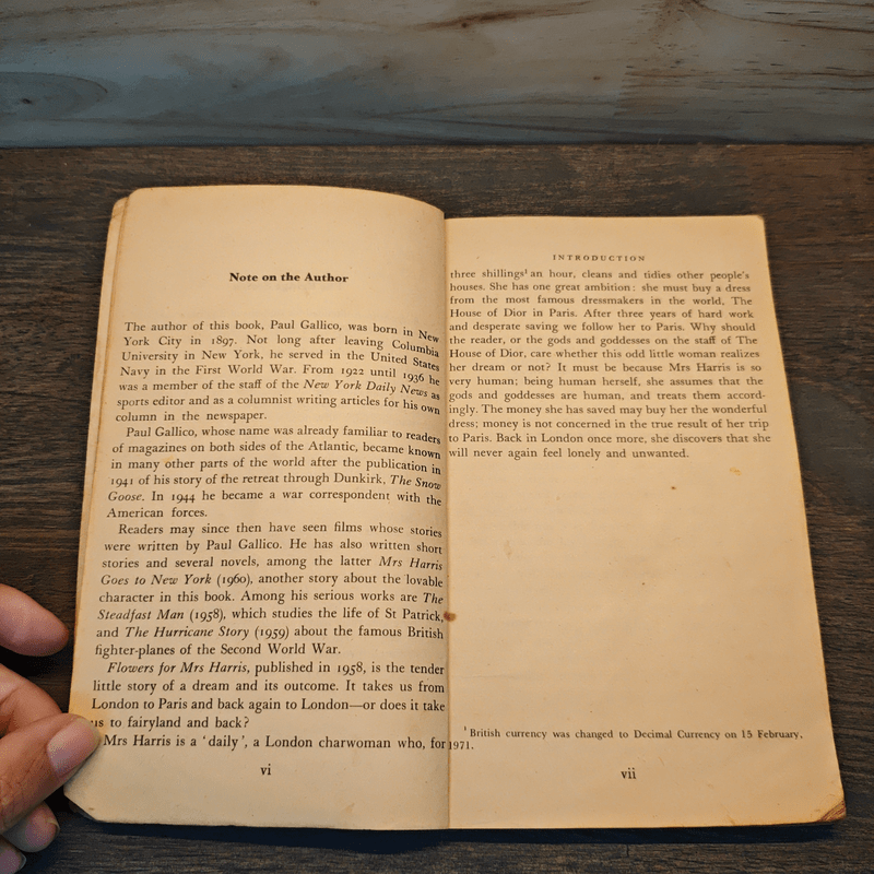 Flowers for Mrs Harris - Paul Gallico