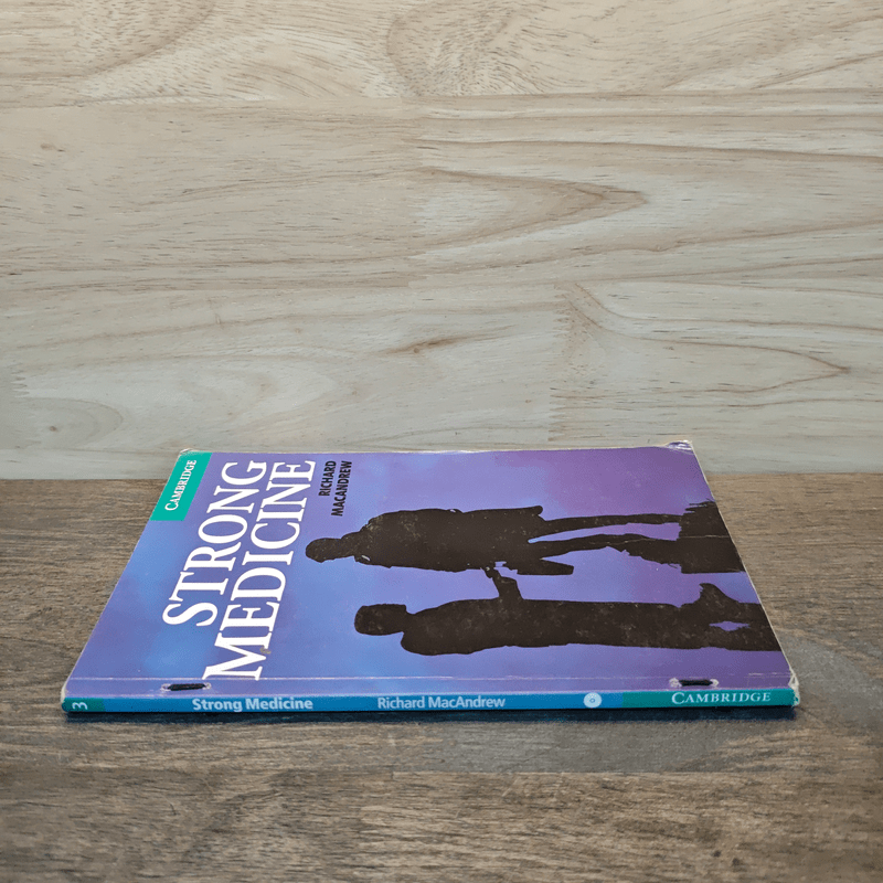 Strong Medicine Level 3 (Cambridge English Readers) - Richard MacAndrew