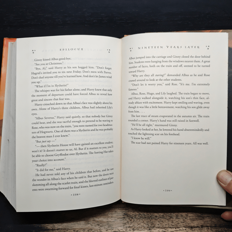 Harry Potter and the Deathly Hallows - J.K.Rowling